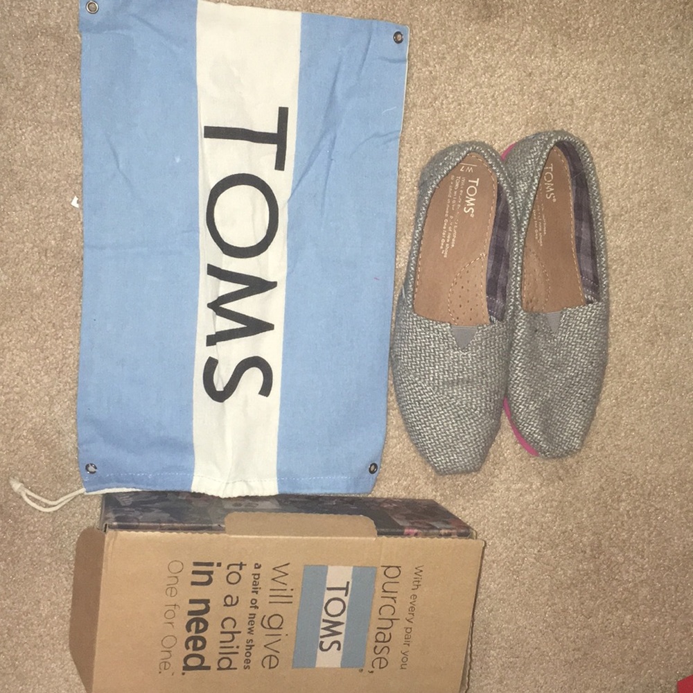 Women’s Toms shoes
